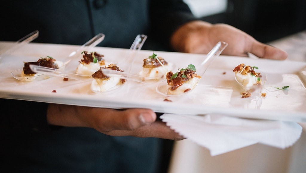 4 Details You Need to Know Before Meeting Wedding Caterers
